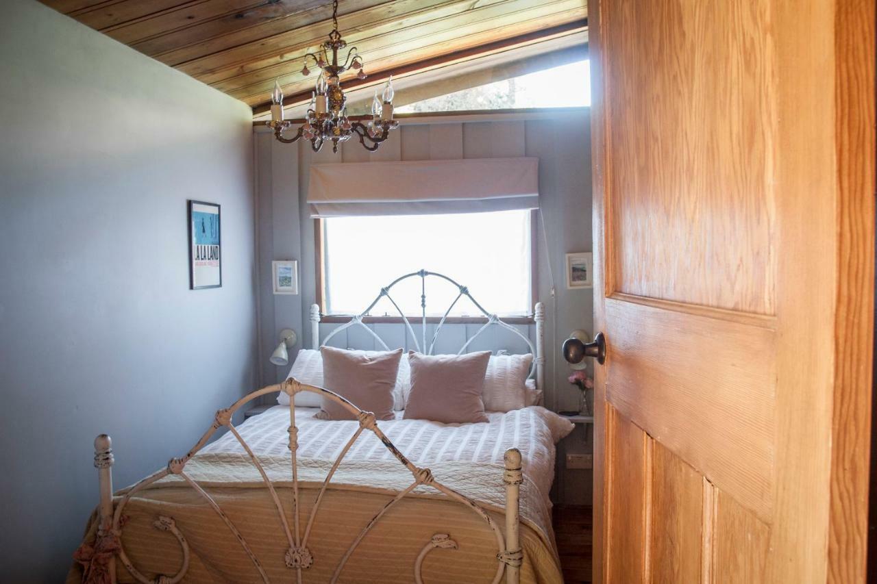 Little Kestrel Cabin Pennal Екстериор снимка