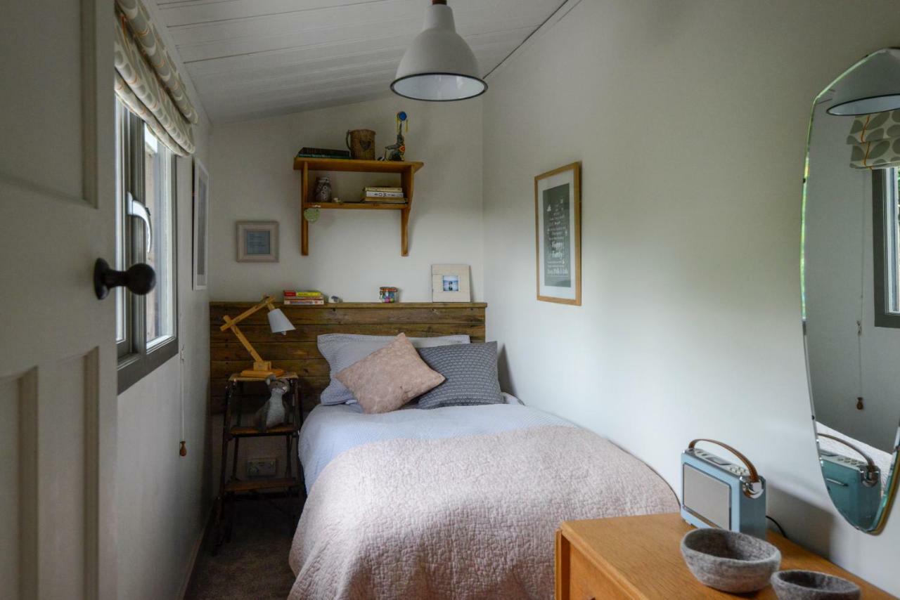Little Kestrel Cabin Pennal Екстериор снимка